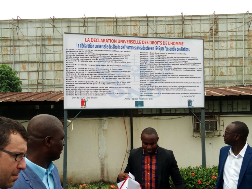 Promotion des droits de l’Homme en Côte d’Ivoire : Une stèle pour sensibiliser le monde éducatif Promotion des droits de l’Homme en Côte d’Ivoire : Une stèle pour sensibiliser le monde éducatif