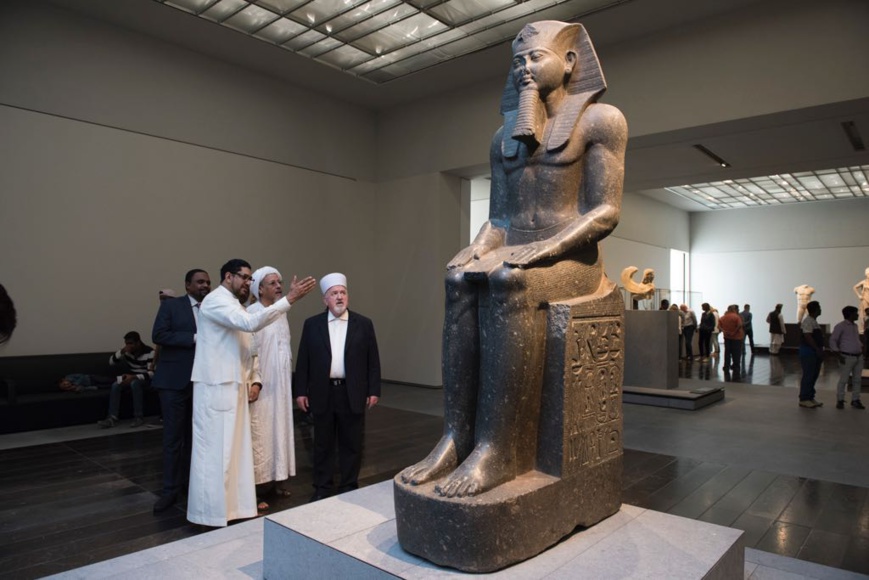 Les Chercheurs et les Intellectuels Visitent le Musée du Louvre à Abu Dhabi