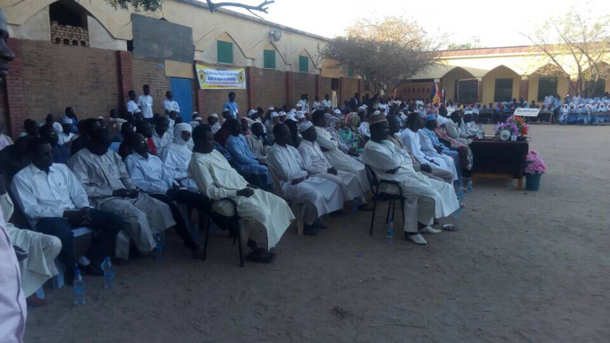 Tchad : des kits scolaires offerts aux lycéens à Abéché
