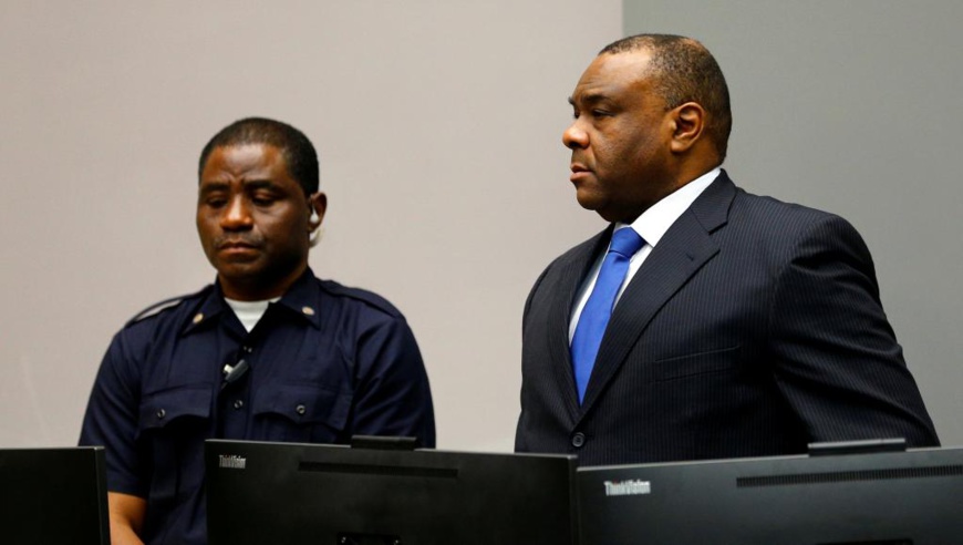 A la lecture de sa peine, Jean-Pierre Bemba (d) est resté sans réaction. La Haye, le 21 juin 2016. © REUTERS/Michael Kooren