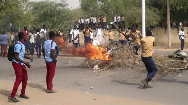 Une manifestation de lycéens à N'Djamena. Crédits photo : DR Une manifestation de lycéens à N'Djamena. Crédits photo : DR