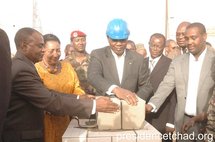 Le président tchadien Idriss Déby pose la première pierre de construction de la cité de la patte d’oie