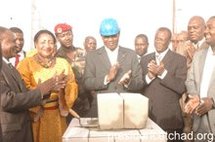 Le président tchadien applaudi lors de la pose de la première pierre de construction de la cité de la patte d’oie.