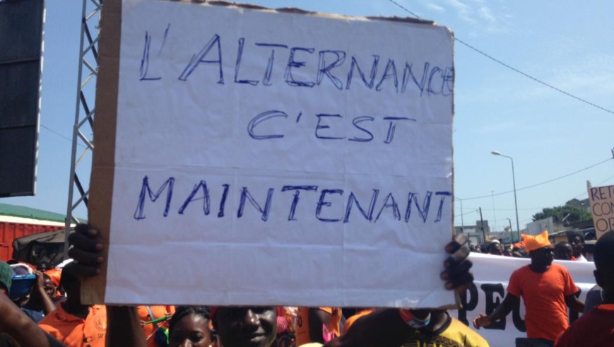 Un manifestant togolais dans une rue de Lomé, le 20 septembre 2017. © Anne Cantener/RFI Un manifestant togolais dans une rue de Lomé, le 20 septembre 2017. © Anne Cantener/RFI