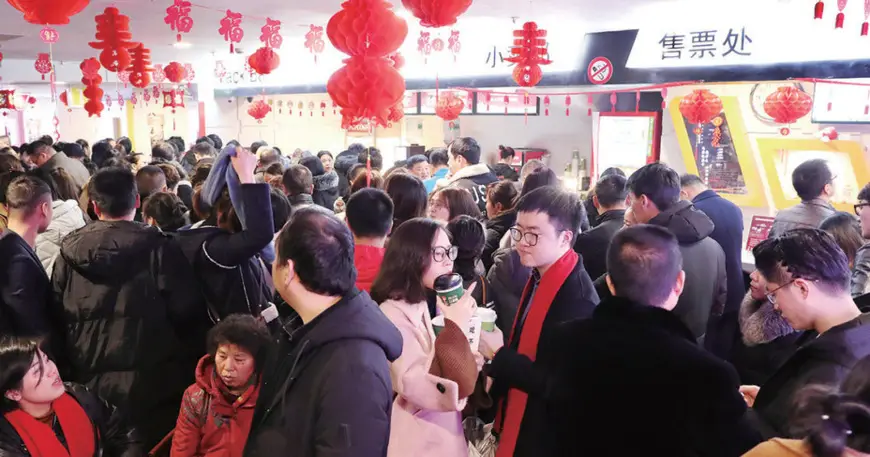 Cinemas in Deqing county, Huzhou of east China’s Zhejiang province are always in full house during the 2018 Spring Festival holiday as more citizens chose to watch movies with their families. (Photo by dqnews.cn)