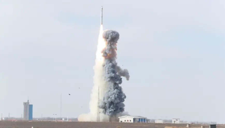 The Long March-11 rocket, a solid propellant carrier developed by China Aerospace Science and Technology Corporation, launches six small satellites into orbit from the Jiuquan Satellite Launch Center in northwest China on January 19. (Photo by Xie Shangguo from People’s Daily Online)