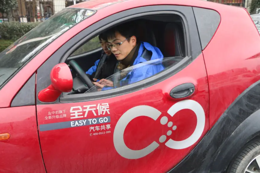An employee demonstrates how to use a shared vehicle after the first 100 such models were launched in Tonglu, east China’s Zhejiang province on February 11, 2018. (Photo: Visual China)