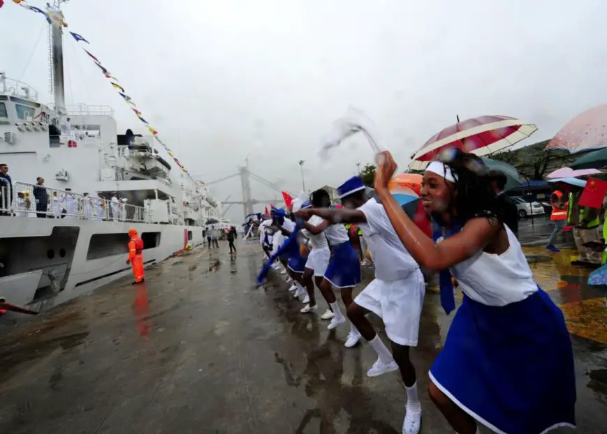 Mozambicans greet the arrival of the Chinese naval hospital ship Peace Ark with folk dance. The ship arrived at the port in Maputo, capital of Mozambique for the first time on November 7, 2017. (Photo by Jiang Shan from People’s Daily Online)