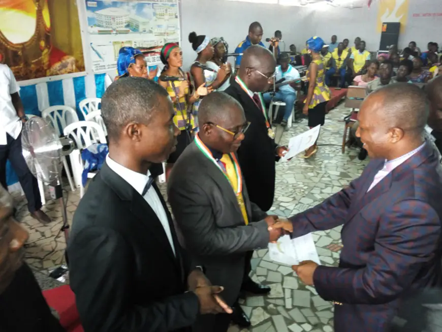 Côte d’Ivoire/Eglise Foursquare Cocody-II Plateaux : Le président national consacre 5 nominés au rang de diacre 