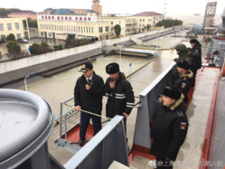 Pilots at the Port of Shanghai board a vessel. (Photo from Shanghai Maritime Pilots’ Association)