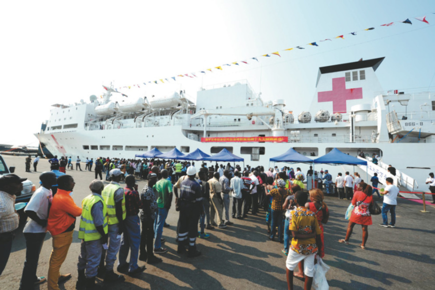 Local residents wait in line for medical treatment in front of the “Peace Ark” at the port of Luanda, Angola’s capital, Oct. 22, 2017. (CFP photo by Jiang Shan)