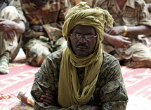 Khalil Ibrahim, le chef de la rébéllion soudanaise : le MJE. Khalil Ibrahim, le chef de la rébéllion soudanaise : le MJE.