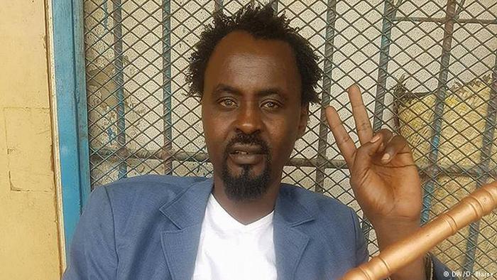 Le militant politique Tadjeddine Mahamat Babouri. Crédits photo : DW/D. Blaise Le militant politique Tadjeddine Mahamat Babouri. Crédits photo : DW/D. Blaise