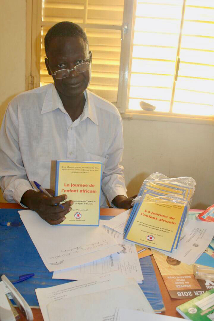 Tchad : L’ASEAT offre un don de 100 livres aux élèves du Lycée de Gassi