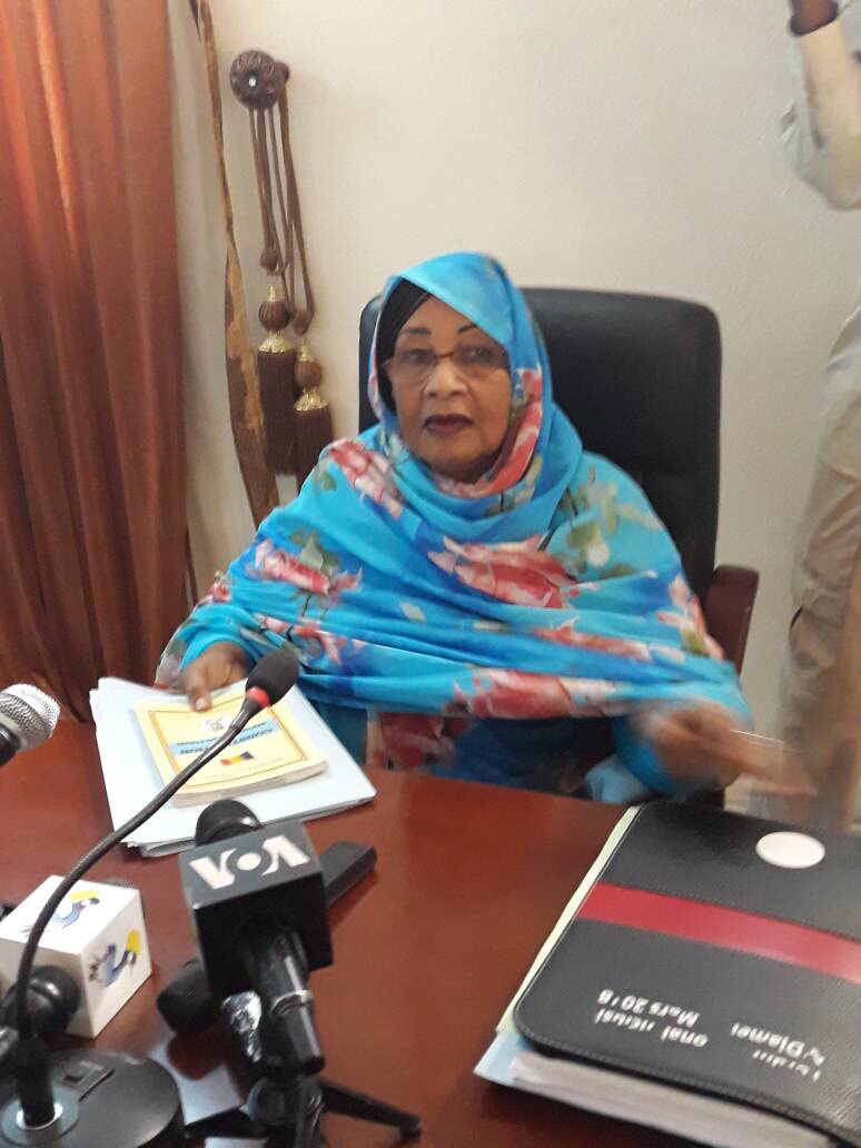 Le secrétaire général du gouvernement, chargé des reformes et des relations avec l’assemblée nationale, Mariam Mahamat Nour. Alwihda Info Le secrétaire général du gouvernement, chargé des reformes et des relations avec l’assemblée nationale, Mariam Mahamat Nour. Alwihda Info
