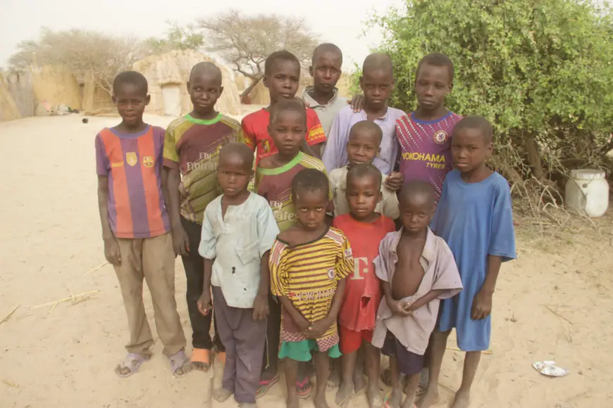Un groupe d'enfants d'anciens combattants de Boko Haram repentis ou morts.