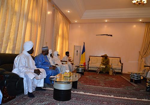 Tchad : Le président donne un mois à 5 gouverneurs pour "faire régner l'ordre" Tchad : Le président donne un mois à 5 gouverneurs pour "faire régner l'ordre"