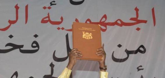 La constitution révisée scellant la 4ème République au Tchad. La constitution révisée scellant la 4ème République au Tchad.
