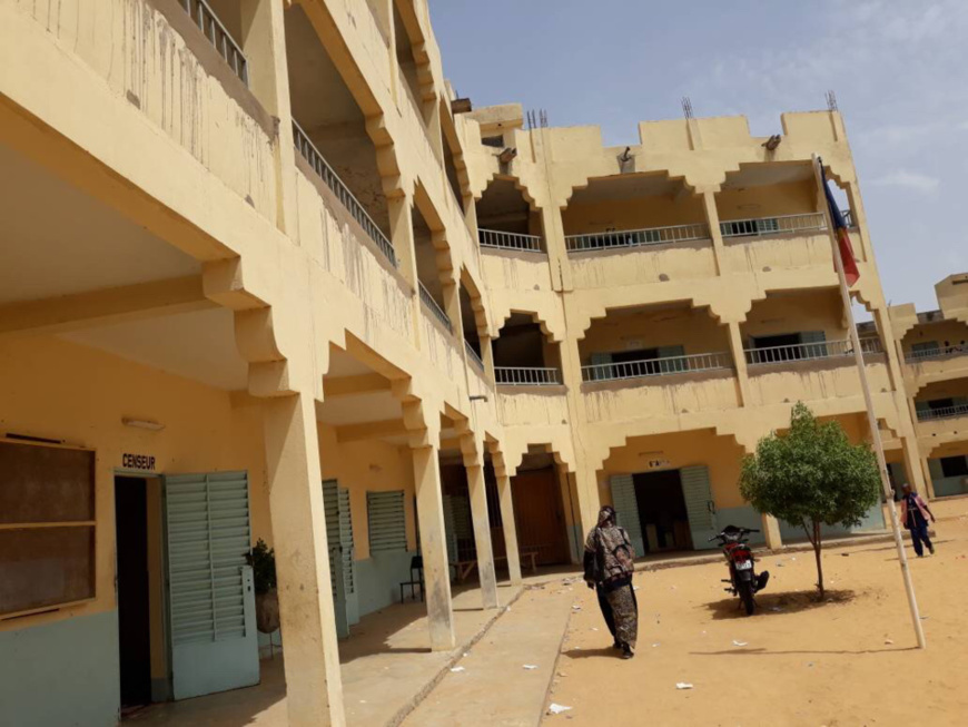 N’Djamena : un don de 100 livres au lycée Etoile Polaire N’Djamena : un don de 100 livres au lycée Etoile Polaire