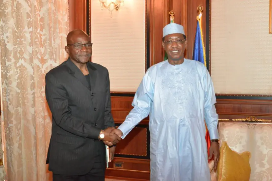 Idriss Déby et Saleh Kebzabo ce matin au Palais présidentiel.