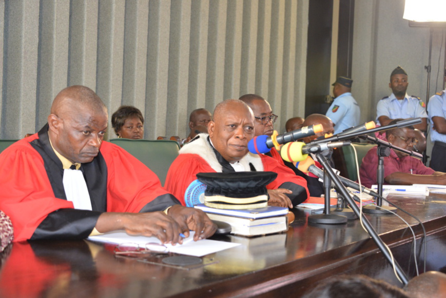 Le présidium de la cour criminelle. Le présidium de la cour criminelle.