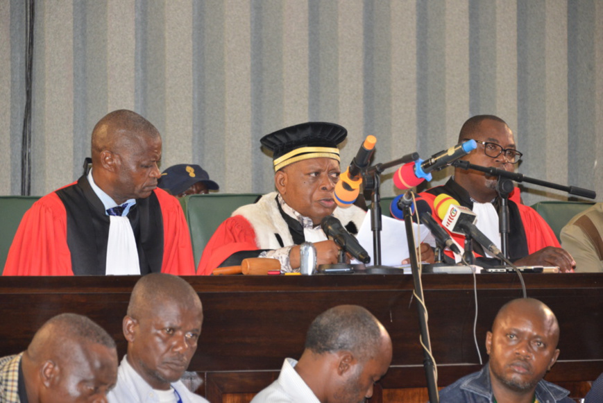 La cour délibérant sur le procès Dabira. La cour délibérant sur le procès Dabira.