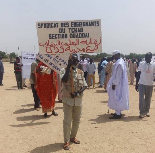 Une pancarte du syndicat des enseignants du Tchad lors d'un défilé au Ouaddaï. Illustration. Alwihda Info