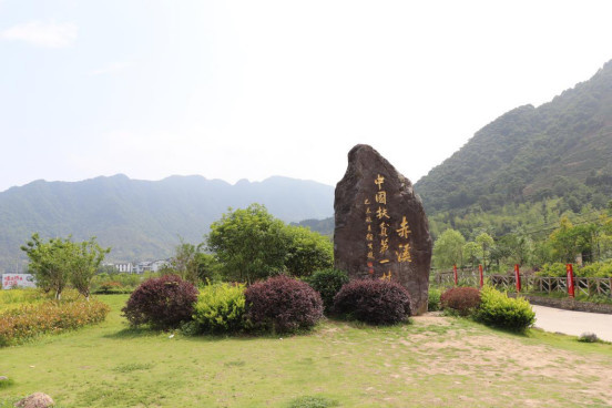 Chixi village has attracted a number of visitors by its beautiful sceneries and refreshing environment. Photo by Liu Lingling