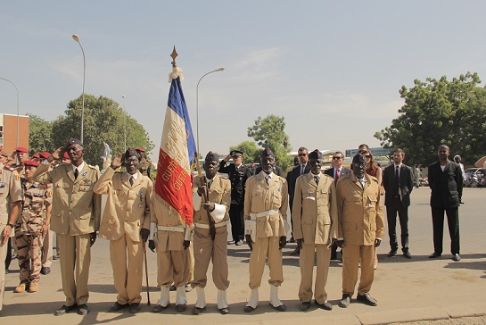Illustration. D'anciens combattants tchadiens des armées françaises commémorent une cérémonie le 11 novembre 2017 à la base militaire Kosseï de N'Djamena. Crédits photo : Ambassade de France au Tchad Illustration. D'anciens combattants tchadiens des armées françaises commémorent une cérémonie le 11 novembre 2017 à la base militaire Kosseï de N'Djamena. Crédits photo : Ambassade de France au Tchad