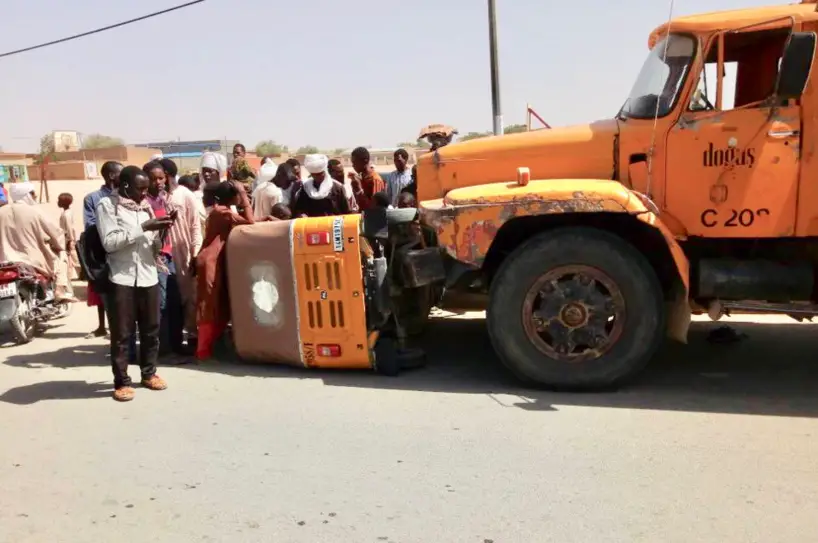 Un accident de circulation entre un poids-lourd et un Rakcha à Abéché, ce lundi 4 juin 2018. Photo : Alwihda Info/D.H.