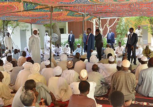 Idriss Déby rend hommage à Adoudou Artine