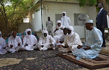 Idriss Déby rend hommage à Adoudou Artine