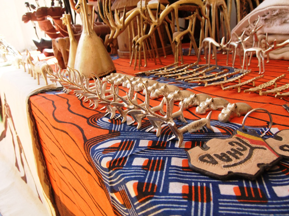 De l'artisanat au Tchad. Crédit photo : Artiste-tchadienne.com De l'artisanat au Tchad. Crédit photo : Artiste-tchadienne.com