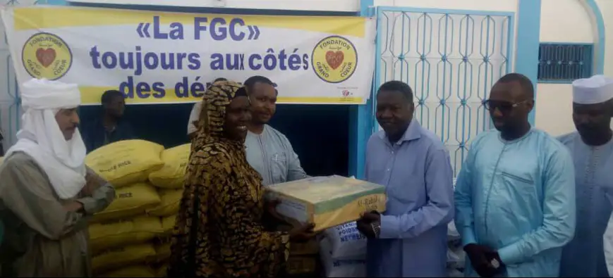 Remise de dons de la fondation FGC au Tchad. Crédits : FGC