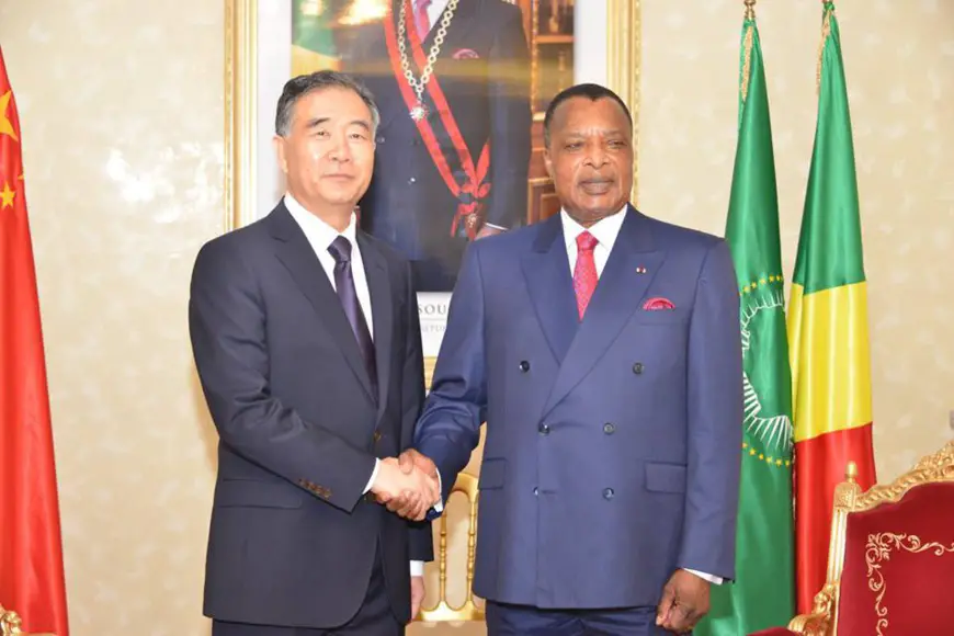 Denis Sassou N'Guesso et Wang Yang, main dans la main.
