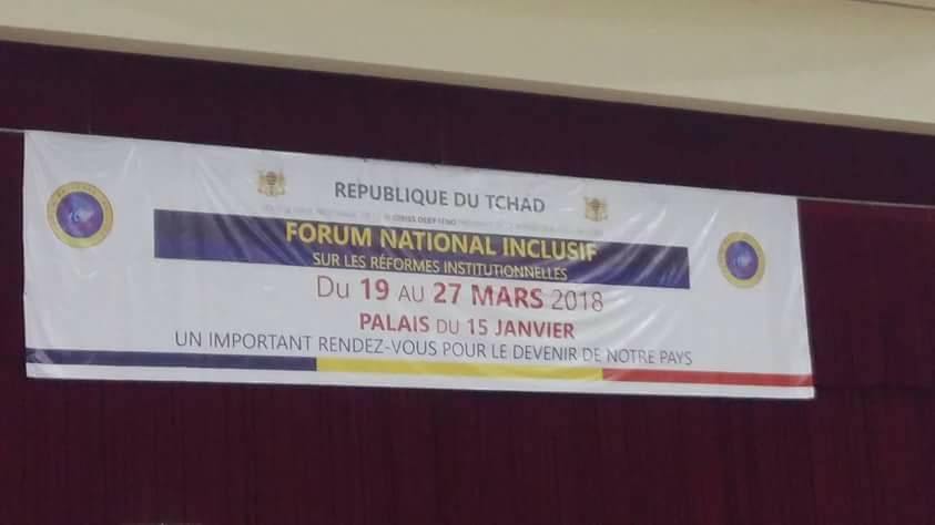 Une banderole annonçant le forum national inclusif au Palais du 15 janvier à N'Djamena. Une banderole annonçant le forum national inclusif au Palais du 15 janvier à N'Djamena.