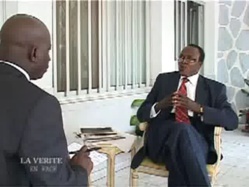 Prof.Jean Claude Shanda Tonme face à la presse