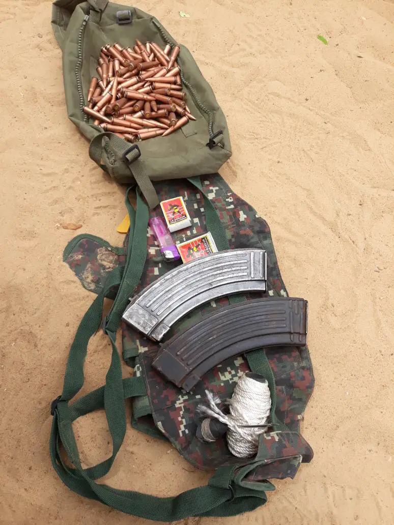 Des armes utilisées par des malfaiteurs, présentées par la police à N'Djamena. Alwihda