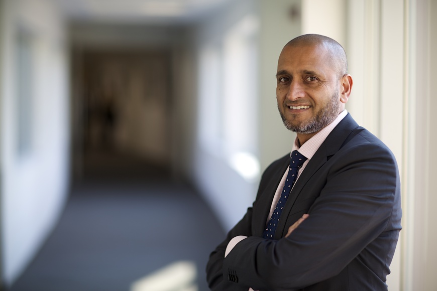 Farhad Khan, Yahsat, Directeur Commercial de Yahsat (Source: Al Yah Satellite Communications Company PrJSC, "Yahsat"). Farhad Khan, Yahsat, Directeur Commercial de Yahsat (Source: Al Yah Satellite Communications Company PrJSC, "Yahsat").