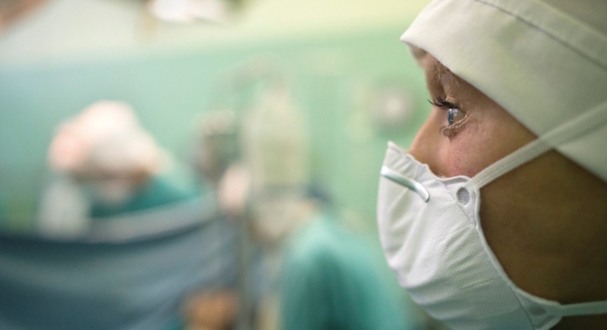 Illustration. Une transplantation, le 23 novembre 2017 à l'hôpital Groote Schuur, à Cape Town, en Afrique du Sud. (© AFP PHOTO / RODGER BOSCH)