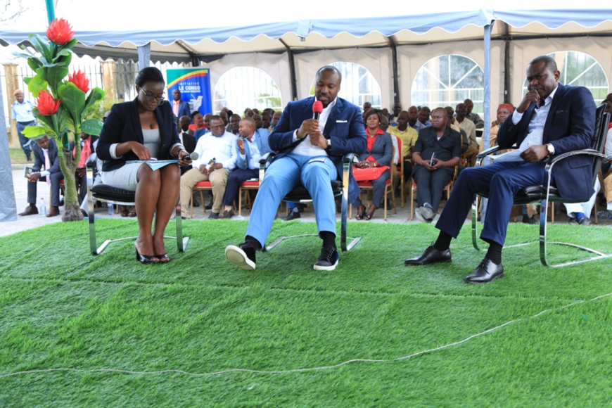 Denis Christel Sassou N'Guesso exposant sa vision sur le Congo. Denis Christel Sassou N'Guesso exposant sa vision sur le Congo.