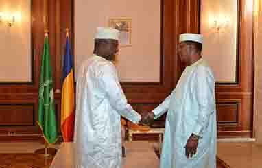 Tchad : deux heures d'entretien entre Déby et Moussa Faki, "les rumeurs mourront de leur propre mort" Tchad : deux heures d'entretien entre Déby et Moussa Faki, "les rumeurs mourront de leur propre mort"