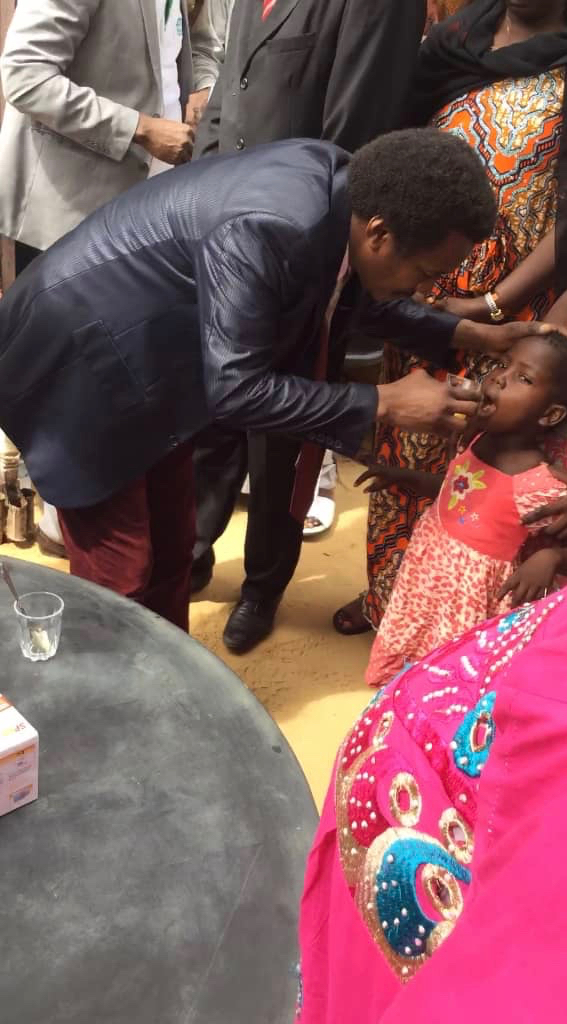 Un enfant reçoit des soins de santé à N'Djamena. Alwihda Info Un enfant reçoit des soins de santé à N'Djamena. Alwihda Info
