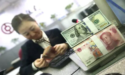 An employee counts banknotes in a bank in Taiyuan, North China's Shanxi Province on January 12. Photo: VCG