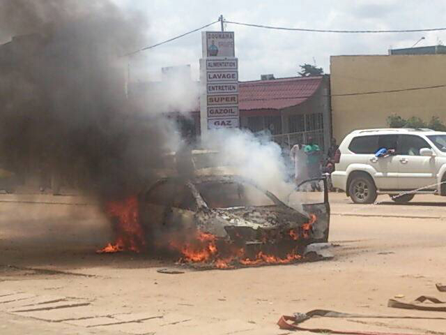 N’Djamena : un véhicule prend feu dans le 8ème arrondissement