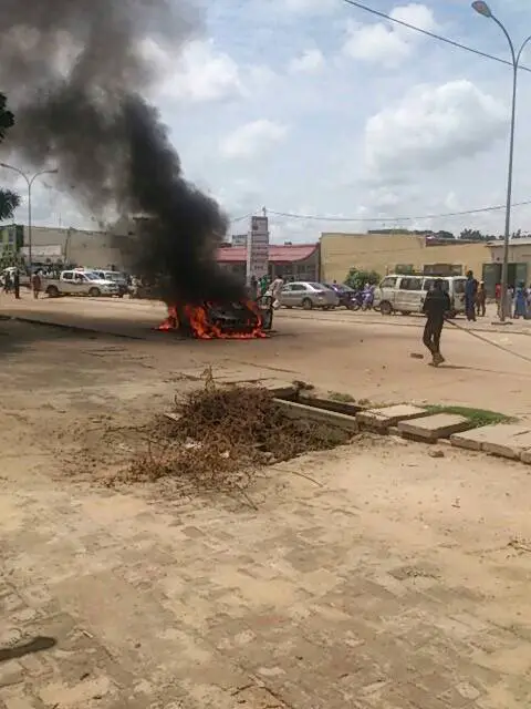 N’Djamena : un véhicule prend feu dans le 8ème arrondissement
