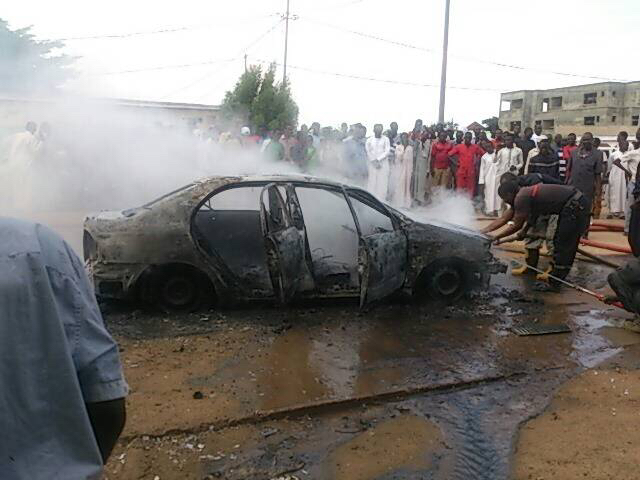 N’Djamena : un véhicule prend feu dans le 8ème arrondissement N’Djamena : un véhicule prend feu dans le 8ème arrondissement