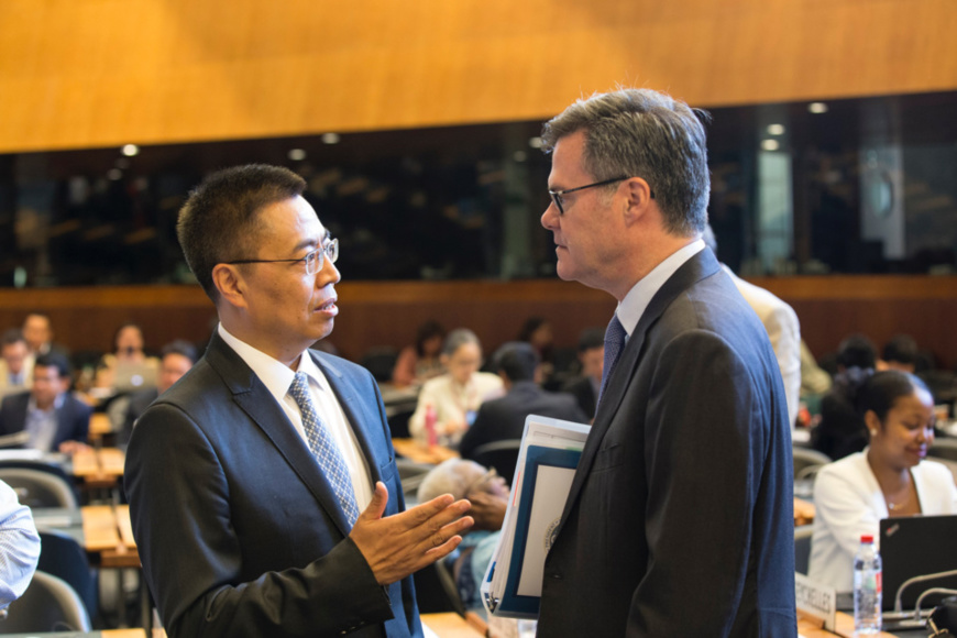 Ambassador Zhang Xiangchen, China’s permanent representative to the WTO and Ambassador Dennis Shea, the US permanent representative to the WTO, exchanged views just before the meeting. (File photo) Ambassador Zhang Xiangchen, China’s permanent representative to the WTO and Ambassador Dennis Shea, the US permanent representative to the WTO, exchanged views just before the meeting. (File photo)