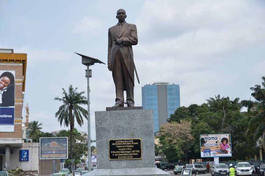 La stèle Jacques Opangault. La stèle Jacques Opangault.