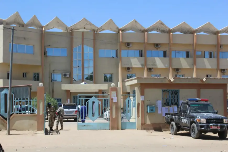 L'entrée du Palais de justice à N'Djamena. Alwihda Info/archives